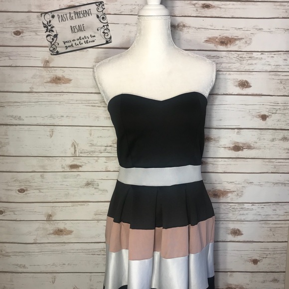Charlotte Russe Dresses & Skirts - Charlotte Russe strapless dress size large
